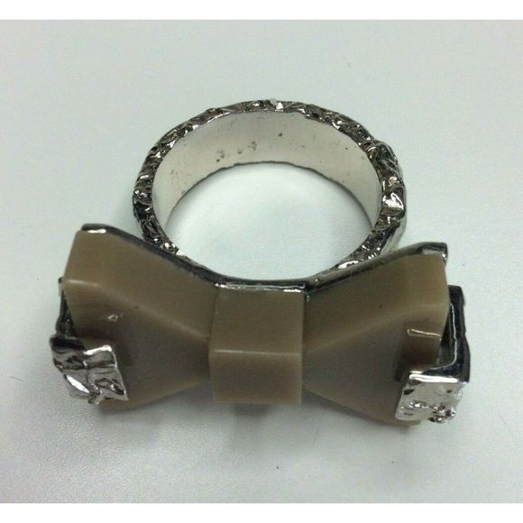 Marc by Marc Jacobs Textured Metal Brown Bow Ring - Picture 3 of 6